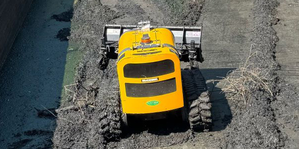 A radio-controlled “RoboDozer” is deployed to force the sediment off the tank’s floor, pushing it towards a collection point